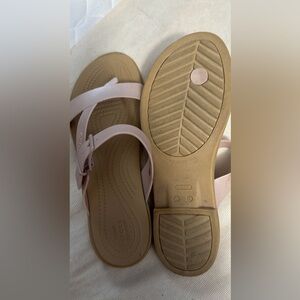 Light pink women’s Crocs